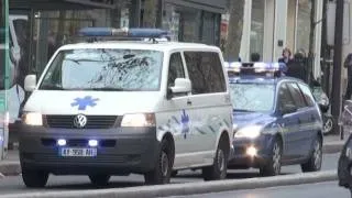 Ambulance and Police Responding // Ambulance de transport + Gendarmes