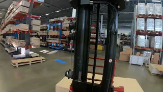 Orderpicking with colleague 2.8 tons/6200lb handpicking - REACH Truck POV