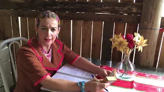 Dona Maricotinha estuda para prova final de ingles