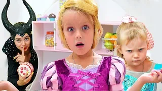 Merry Margo Pretend Princess & Plays Cooking Food with Kitchen Toy