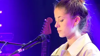 Iliona - Moins joli (Live) - Le Grand Studio RTL