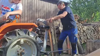 Štiepanie dreva s traktorom Kubota B1500DT