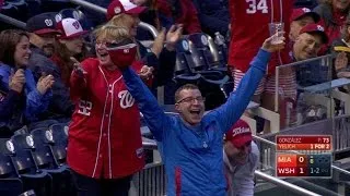 MIA@WSH: Fan snags a foul ball with his hat