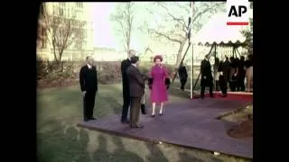 THE QUEEN PLANTS A TREE - COLOUR