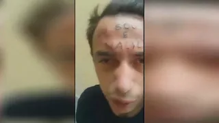 Ladrão com a testa tatuada de ladrão e vacilão.