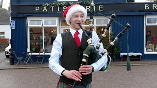 Christmas Tunes on bagpipes from Piper Calan Daniels during 2021 Festival de Noël in Braemar