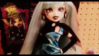 Bratzillaz Witchy Princesses Siernna Calmer Review