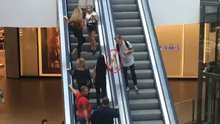 ПРАНК НА ЭСКАЛАТОРЕ | PRANK ON THE ESCALATOR | ПРАНК НА ЕКСАЛАТОРІ