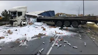 Засыпало всю трассу: крупная авария большегрузов под Нижней Елюзанью