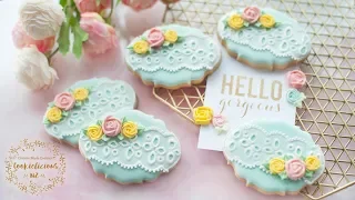 How to make EYELET LACE COOKIES with 2 different type of piped royal icing roses
