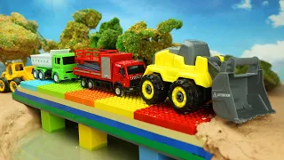 Amazing Dump Trucks Crane Building Bridge Blocks Truck, Tractor, Excavator Stop Motion