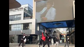 Chinese fans dance with #MichaelJackson big screen ad for #Thriller40 in Beijing, China