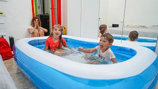 4 PISCINE IN CASA, MAMMA DISPERATA