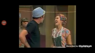 el chavo del 8 chavo le patio a quico🤣🤣