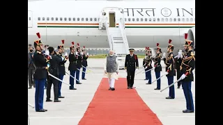 Prime Minister Modi arrives in Paris, France