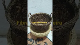 Com a fibra de bananeira picotadas fazemos está linda peça artesanal beijos gratidão