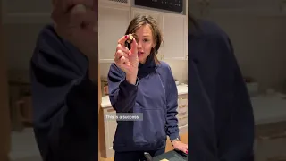 Jennifer Garner's Pretend Cooking Show - Episode 47: Homemade Snickers