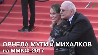 Орнелла Мути обнимается с Михалковым