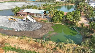 EP1588,Wheel Loader Push Rock Excavator Digging Rock With DumpTruck SHACMAN Transport Rock Filling