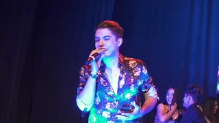 Dennis Fernando en Vivo en Guayaquil interpretando su éxito  "Estar contigo" - iZi Films