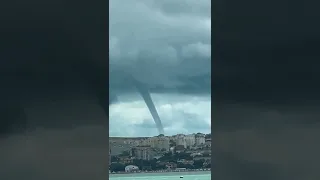 🌪 В Геленджике над морем образовался смерч.