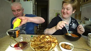 Мукбанг Когда ДЕТИ? 👶 Возьмем ребенка из ДЕТДОМА? 🏠 Обед суп 🍲🥞 борщ и блины с вареньем