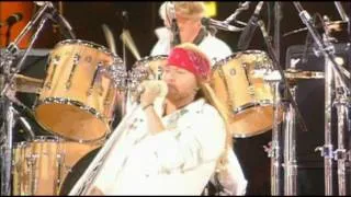 Queen & Axl Rose - We Will Rock You - HD.