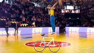 Mindblowing Bikeshow you must watch to believe - Violalovescycling Halftimeshow EWE Baskets
