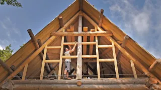 Building Off Grid LOG CABIN / Closing the Sides using HAND TOOLS!  (S 2 Ep 14)