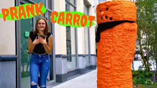 This happens when you touch the carrot ! Angry carrot prank !