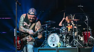 Black Stone Cherry - Burnin' (Live From The Royal Albert Hall... Y'All!)