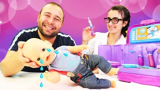 Baby Born ile bebek bakma videosu. Mert doktor kontrolünde! Eğitici oyun