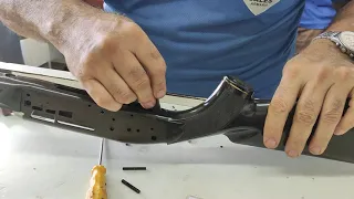 Desmontagem do rifle nylon 66 pra revisão limpeza e conserto. 01 Sales Armeiro