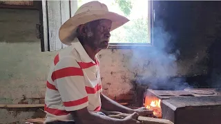 Zé da Iota Vive Na Roça Toma Banho Na Bacia Mas Hoje Fomos Encanar Água E Instalar Chuveiro