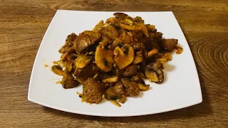 Chicken livers with onions and mushrooms - Super tasty!