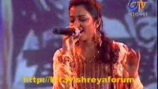 Shreya Ghoshal singing "Barso re" from Guru in "Deya Neya" show