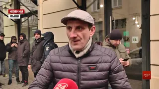У Львові псевдоактивісти домагалися звільнення керівника Галицької митниниці