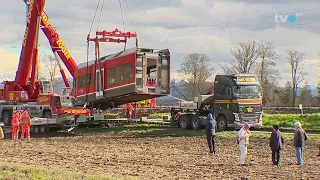 Durch Sturm entgleister Bahnwagen von EMIL EGGER geborgen