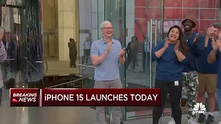 iPhone 15 goes on sale: Apple CEO Tim Cook opens Fifth Avenue Apple store