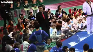 FANCAM Jungkook vs BTOB Changsub   Wrestling Match @ MBC ISAC 2016