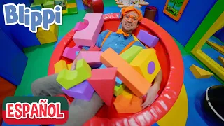 Blippi visita un Patio de Juegos Cubierto | Aprende con Blippi | aprender colores