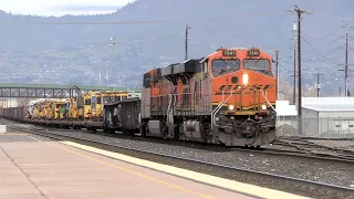 BNSF Wenatchee: A Busy Friday Morning (and Pigeons too)