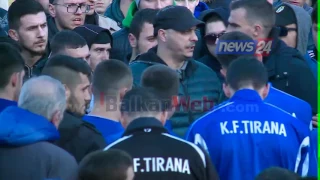 VIDEO/ Çfarë ju komunikua sot ekipit të Tiranës nga tifozët: Mos kujtoni se jemi vari teneqen