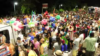 Caminhões desfilam no Corso de Teresina