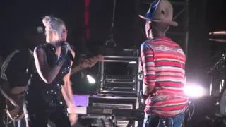 Pharrell Williams w/ Gwen Stefani - Hollaback Girl - Live @ Coachella Festival 4-12-14 in HD