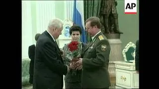 RUSSIA: YELTSIN THANKS SECURITY FORCES