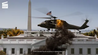 The moment when a helicopter crashes near the White House: White House Down (HD CLIP)