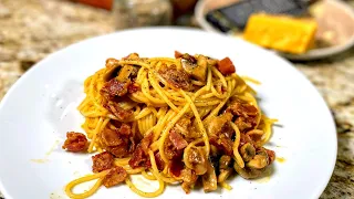 Паста Карбонара с беконом. Вкусный рецепт итальянской кухни. Как приготовить спагетти с сыром.