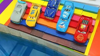 Disney Pixar Cars : Lightning Mcqueen, Cruz, Mater, Hudson, Axlerod, Finn, Frank, Guido, Mack, Dex