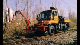 Локомобиль Mercedes Unimog U400. Навесное: косилка.